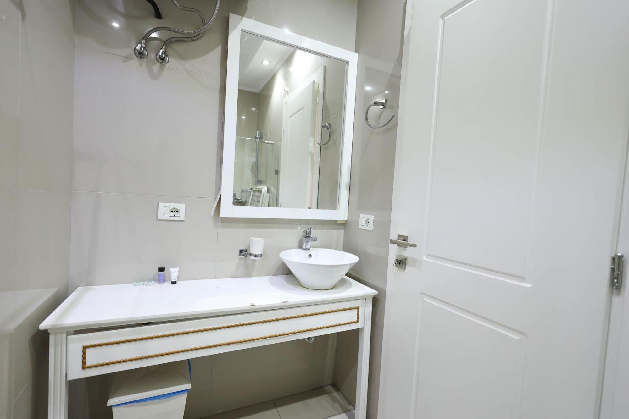 Apartments Flower Residence Саранде Екстериор снимка